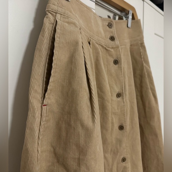 (NEW) Uniqlo X Ines De La Fressange IDLF Curdoroy Tucked Skirt (Beige) in Size 0 - Picture 4 of 7